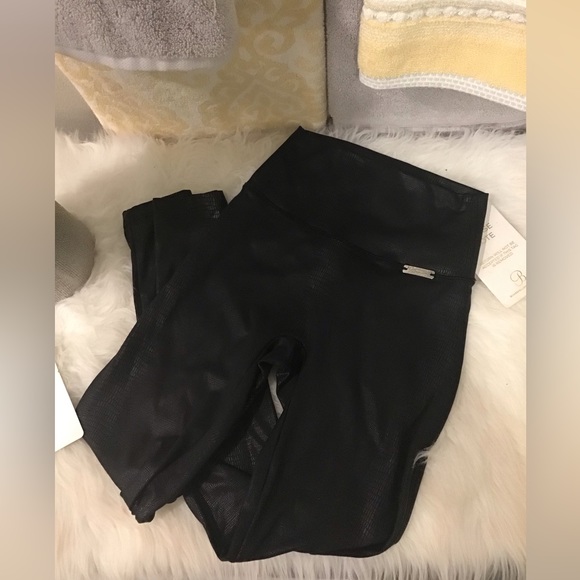 Bombshell snakeskin shine Leggings - Picture 6 of 8